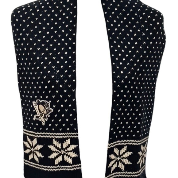 PITTSBURGH PENGUINS NHL HOCKEY Womens Acrylic Scarf Forty Seven Brand Black Gold - Picture 3 of 6